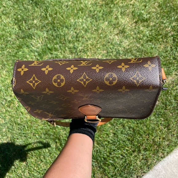 ‼️SOLD‼️❤️✨AUTHENTIC✨❤️ Authentic Louis Vuitton Saint Cloud GM - Picture 7 of 17
